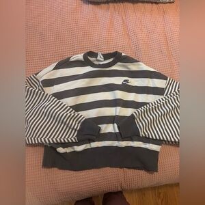 Nike stripe crew sweatshirt size small